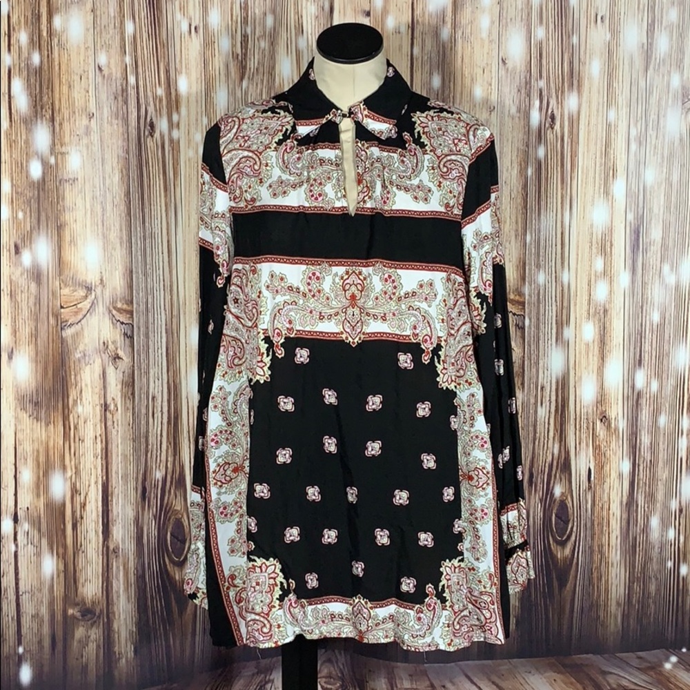 Davi & Dani Black Paisley Tunic Top M